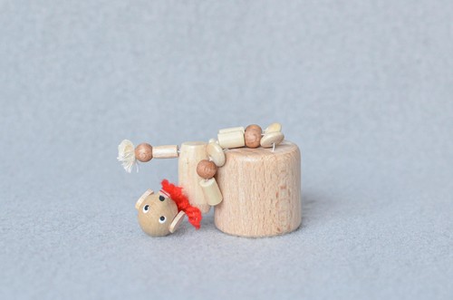 Holzspielzeug wackelfigur - holzspielzeug,
