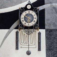 alte Wanduhr “Tempus Fugit“ aus Schmiedeeisen mit römischen Zahlen von heibi