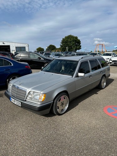 Oldtimer mercedes w124 kombi - oldtimer,