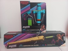 STRANGER THINGS : Bat + Slingshot Blaster Toy NEU+OVP MOC NERF Toys McFarlane
