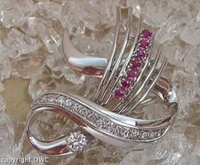 Brosche Nadel mit Brillant Diamanten Rubine in 18 Kt 750 er Gold Rubin 