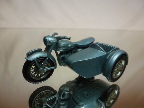 Lesney triumph t110 - 4,