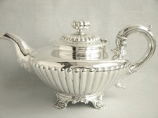 EDLE ENGLISCHE  TEEKANNE
