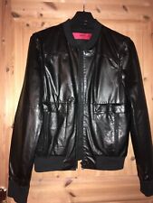 Kann als Jacke oder Weste getragen werden. Hugo Boss 100 % Lammleder. Gr. 46.