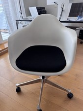 Vitra Eames Plastic Armchair