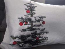 Weihnachtsbaum im Schnee