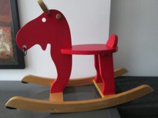 Ikea EKORRE Schaukelpferd Schaukelelch  rot Schaukel Pferd Elch Gummibaum Holz