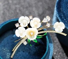 Elegante Brosche mit