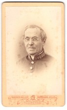 Fotografie Friedrich Müller, München, Offizier in Uniform mit Brille 