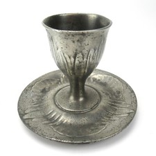 Kayserzinn Eierbecher auf