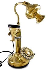 Antiker glänzender Messing