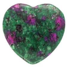 Zoisit mit Rubin (gefärbt)