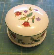 Porzellan Bonboniere mit