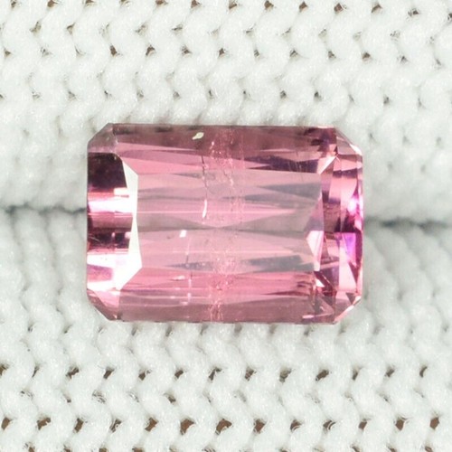 Lustrous peach pink - pink,