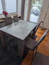 Esstisch mit Stühlen in sehr