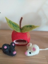 Apfelmäuschen aus Märchenwolle,gefilzt,Handarbeit, Waldorf! Jahreszeitentisch!