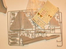 Flugzeug-Modellbausatz 1:72