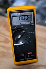 Fluke Digitalmultimeter 75