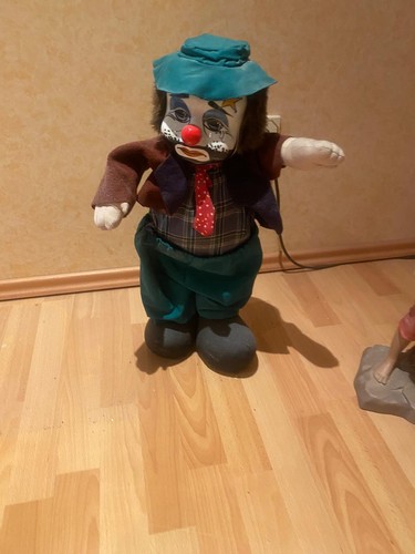 Clown 50cm hoch bunt gekleidet