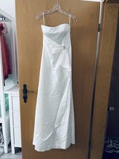 Brautkleid Creme Größe 36/38 mit Langer Schleppe Perlen Standesamt Kleid