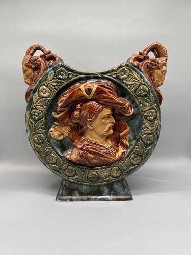 Prächtige vase aus majolika - aus,