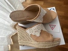 Wedges von GUESS in Nude mit Spitzenverzierung mit Karton, kaum getragen
