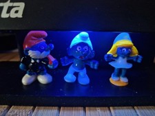 Stelzenschlumpf (Mitte) aus Maxi-Ei - leuchtet hell UV - Original Topzustand!