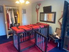 BDSM  Massage Liege mit Käfig
