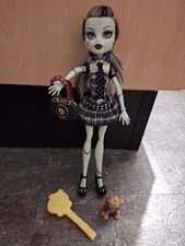 Monster High Frankie Stein mit ihrem Haustier- Hund Watzit, neuwertig 