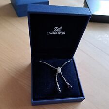 Swarovski Halskette mit Anhänger Lila Tropfen hängend Silber Farben Original 