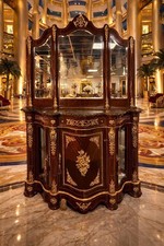 Vitrine , Kommode im