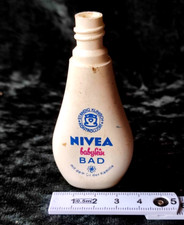 eine kleine alte Flasche Nivea