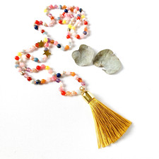 Lange Kette mit Quaste  / IBIZASTYLE / Halbedelsteine / bunt & gold / UNIKAT