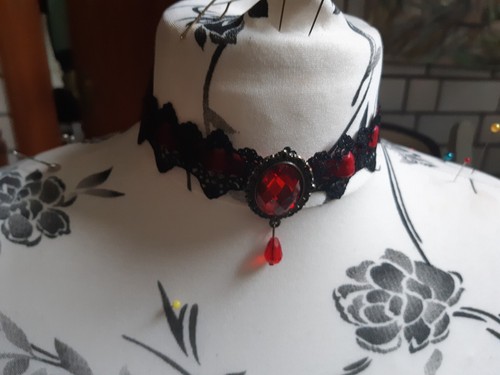 Kropfband halsband spitze - kropfband,
