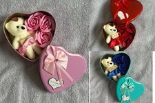 Herzförmige Box Teddybär+3 Seifen Rosen Geschenk für liebsten Pink,Blau,Rot,Rosa