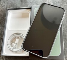 Apple iPhone 13 Pro 256GB Alpingrün mit Zubehörpaket