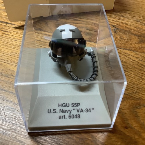 Franklin mint pilot - pilot, helmet