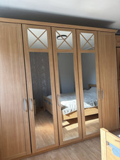 Freistehender Kleiderschrank