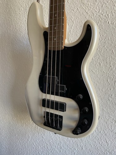 Squier cont bass pearl - squier, p-bass