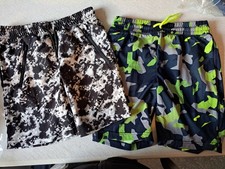 2 Kurze Jungen Sporthosen