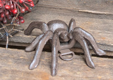 Kleine spinne aus gusseisen - aus,