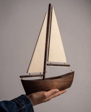 Handgemachtes Holz Segelboot