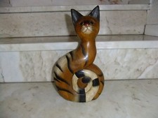 Katze aus Holz geschnitzt