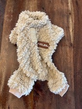 Kleiner weicher Hundeanzug in