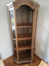 Vitrinenschrank mit vier