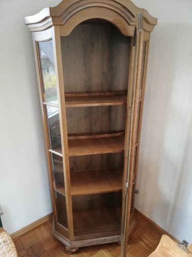 Vitrinenschrank mit vier