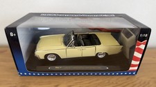 Lincoln Continental Convertible (1963) Ricko 1:18 creme/white DieCast