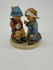 HUMMEL FIGUR KERAMIK FIGUR HUM 658 BEHÜT UNS BEIDE SEHR GUTER ZUSTAND HÖHE 9cm