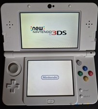 Nintendo New 3DS Weiß mit Stift und zwei Ladekabel
