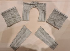 1 Sets Tunnelportale H0, 1-gleisig + je 2 Tunnelinnenwände + je 2 Stützmauern
